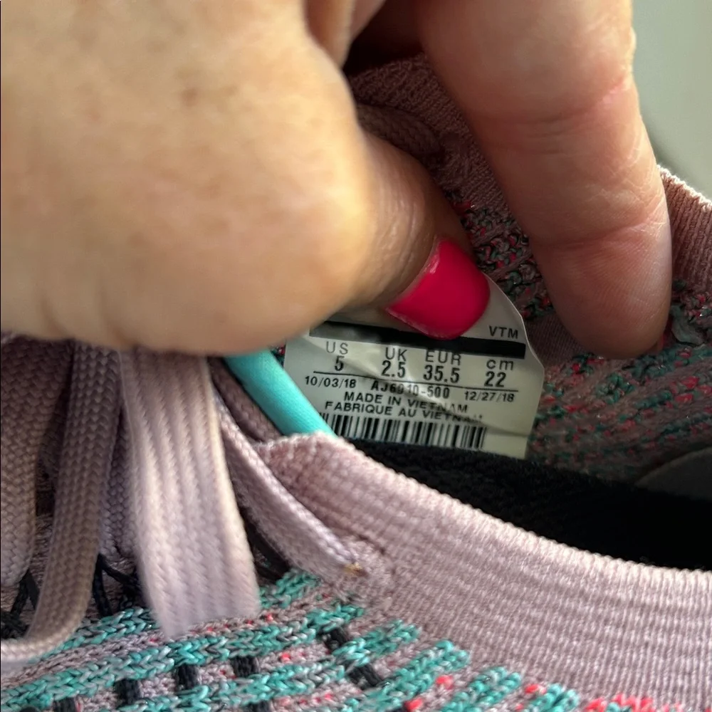 Nike Pink Teal Black Multicolor Air VaporMax Flyknit Athletic Shoes - Picture 2 of 7